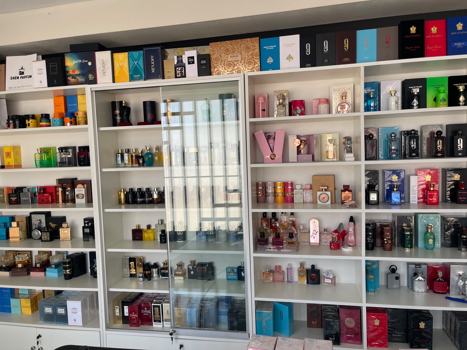 Vitrinas de DAEM PARFUM en Ica con nuestra selección de perfumes originales